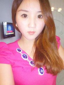 明可可个人资料,才华横溢的年轻艺术家，用镜头讲述生活故事