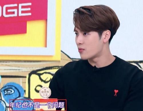 王嘉尔家庭背景,出身名门，砥砺前行，揭秘明星背后的家庭故事